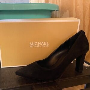 Michael Kors Ladies black suede pump